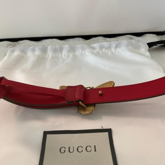 Authentic Gucci red leather belt with a gorgeous jeweled golden bee buckle - Picture 5 of 6